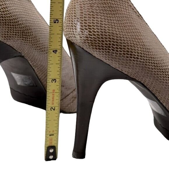 Moda Spana Snakeskin Heels Texture Gathered Fabric Top Peep Toe Rubber Size 9.5 - Picture 13 of 13